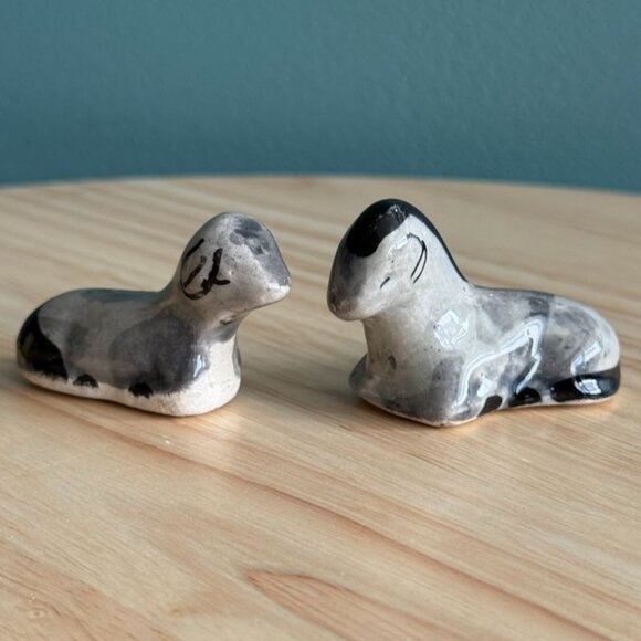 2 Vintage Mexican Nativity Handmade Ceramic Sheep Figurines Blue White Gray Mini - Picture 1 of 10